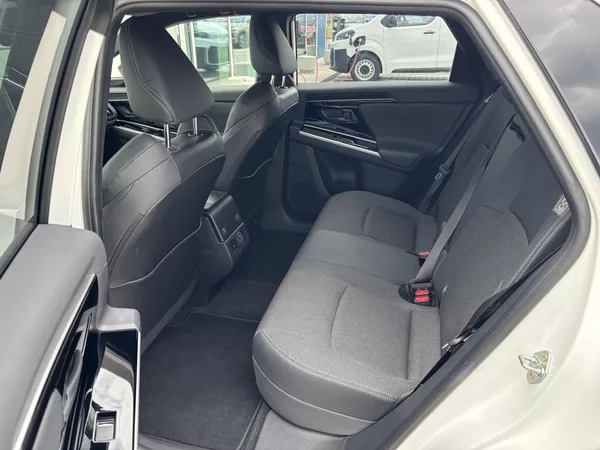 Toyota bZ4X Prestige 64k KWh 4x4 217k - foto 8