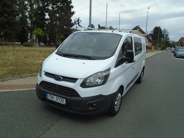 Ford Transit Custom 2.2 TDCi 6 míst, klima