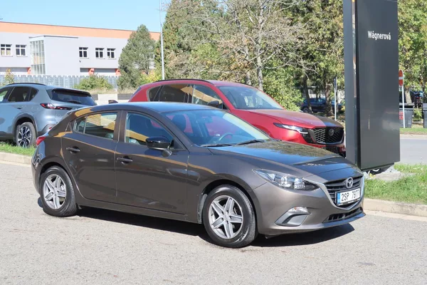 Mazda 3 HB 1,5 G100, 2 sady kol, ČR - foto 2