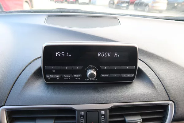 Mazda 3 HB 1,5 G100, 2 sady kol, ČR - foto 22