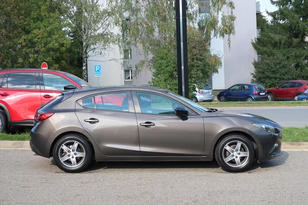 Mazda 3 HB 1,5 G100, 2 sady kol, ČR - foto 7