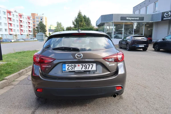 Mazda 3 HB 1,5 G100, 2 sady kol, ČR - foto 9