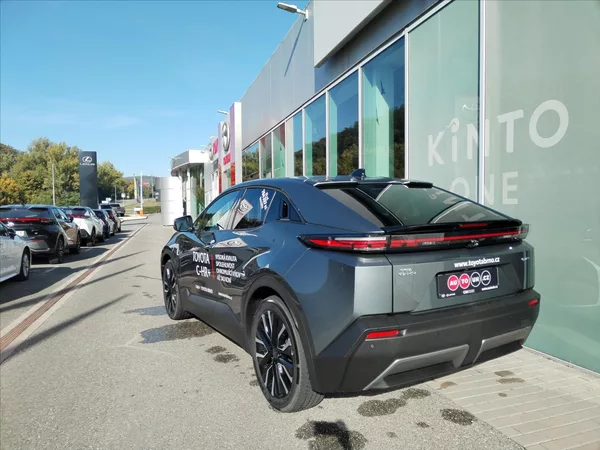 Toyota C-HR BEV 77 kWh 224k STYLE DYNAMIC - foto 9