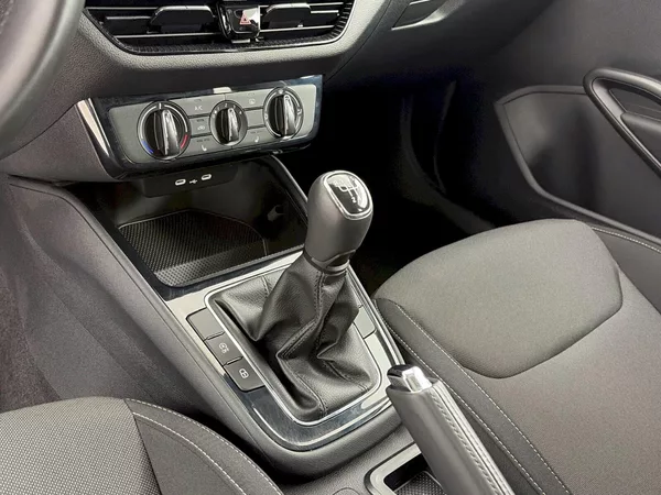 Škoda Fabia 1.0TSI 70kW Selection - foto 16