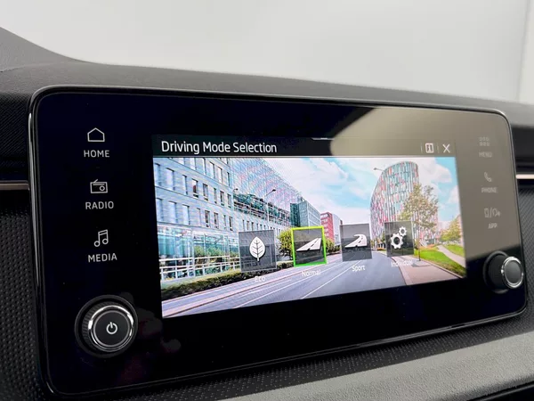 Škoda Scala DSG 1.0TSI 85kW Top Selection - foto 12