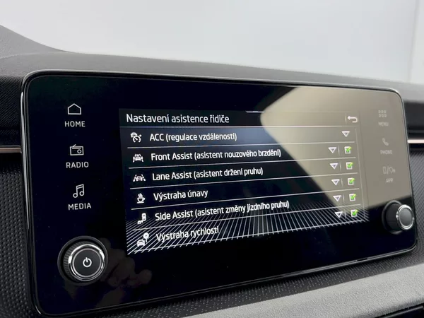 Škoda Scala DSG 1.0TSI 85kW Top Selection - foto 13
