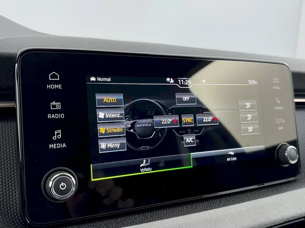 Škoda Scala DSG 1.0TSI 85kW Top Selection - foto 18
