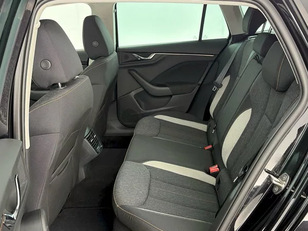 Škoda Scala DSG 1.0TSI 85kW Top Selection - foto 8