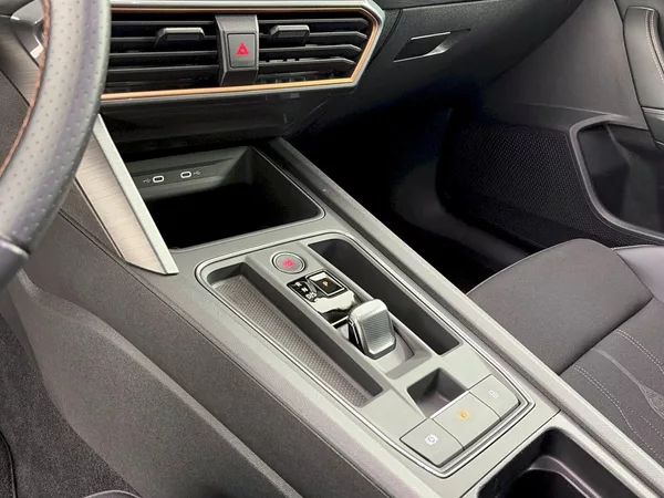 Cupra Leon ST 2.0 TSI 180kW DSG - foto 24