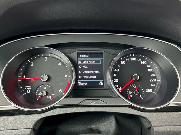 Volkswagen Passat Business 2.0 TDI 110kW - foto 12