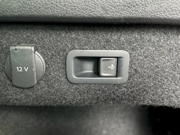 Volkswagen Passat Business 2.0 TDI 110kW - foto 28