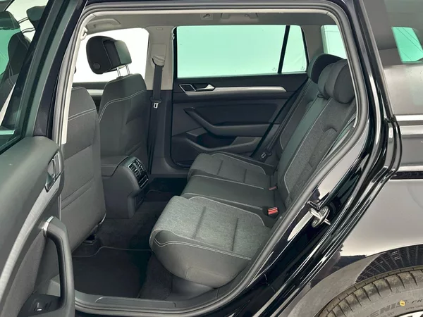 Volkswagen Passat Business 2.0 TSI 140kW DSG - foto 8