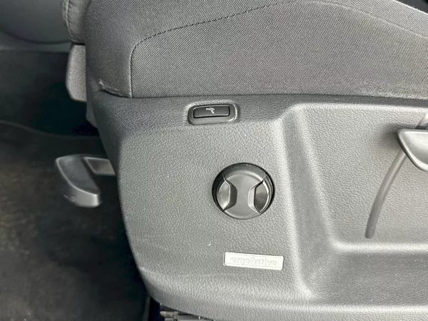 Volkswagen Touran Comfortline 2.0 TDI 90kW - foto 27