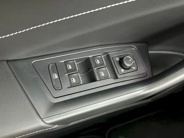 Volkswagen T-Roc Life GOAL 1.0 TSI 85kW - foto 25