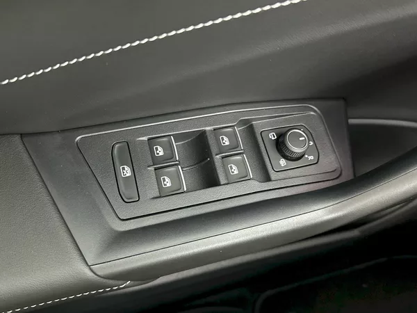Volkswagen T-Roc Life GOAL 1.0 TSI 85kW - foto 25