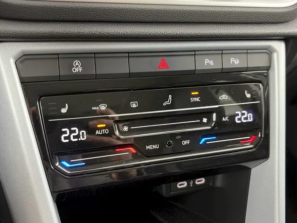 Volkswagen T-Roc Life GOAL 1.0 TSI 85kW - foto 19