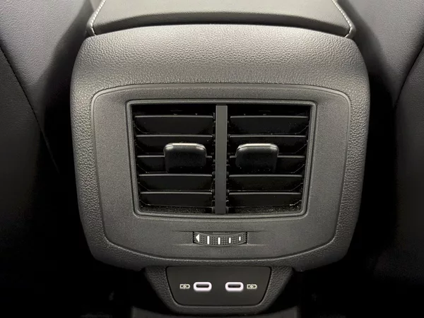Volkswagen T-Roc Life GOAL 1.0 TSI 85kW - foto 26