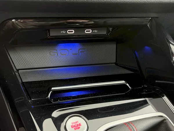 Volkswagen Golf GTI 2.0 TSI 180kW - foto 20