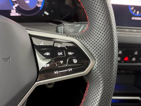 Volkswagen Golf GTI 2.0 TSI 180kW - foto 24