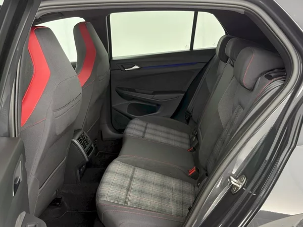 Volkswagen Golf GTI 2.0 TSI 180kW - foto 8