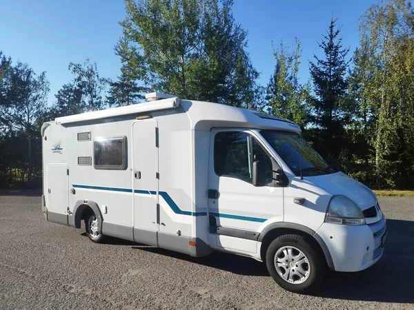 Renault WEINSBERG 2.5Dci zadní postel