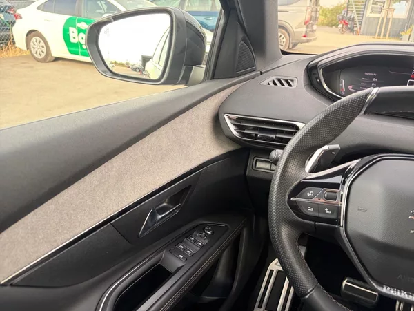 Peugeot 5008 1.2PT 96kW CZ DPH - foto 11