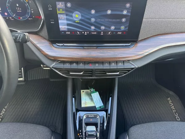 Škoda Octavia SCOUT 2.0TDI 147kW DSG 4x4 TAŽ - foto 10