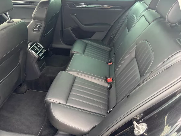 Škoda Superb L&K 2.0TSI 200kW DSG 4x4 TAŽNÉ - foto 8