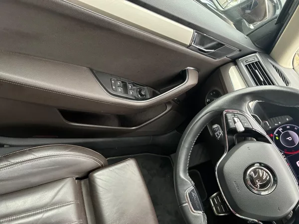 Škoda Superb L&K 2.0TDI 147kW DSG 4x4 TAŽNÉ - foto 11
