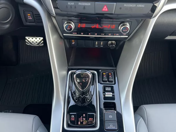Mitsubishi Eclipse Cross INSTYLE 2.4 PHEV TAŽNÝ DPH CZ - foto 11