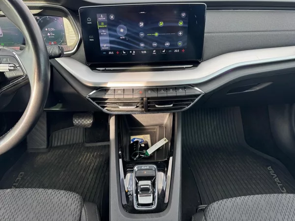 Škoda Octavia STYLE 2.0TSI 140kW DSG 4x4 CZ - foto 10