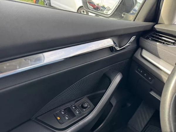 Škoda Octavia STYLE 2.0TSI 140kW DSG 4x4 CZ - foto 11