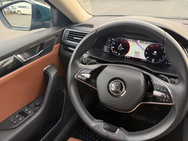 Škoda Superb L&K 2.0TDI 110kW DSG DPH CZ - foto 11