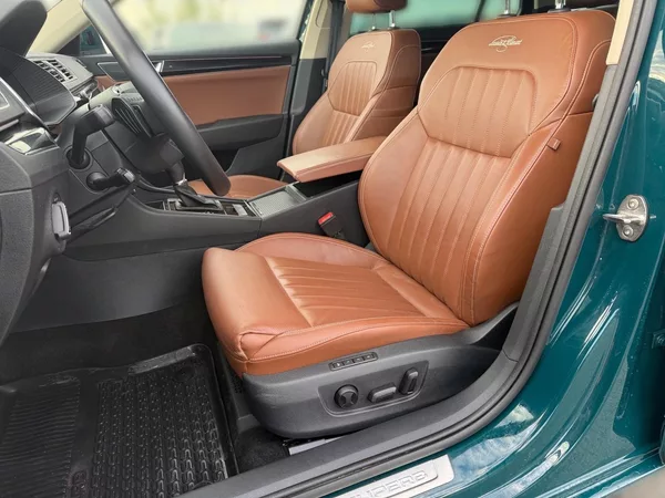Škoda Superb L&K 2.0TDI 110kW DSG DPH CZ - foto 7