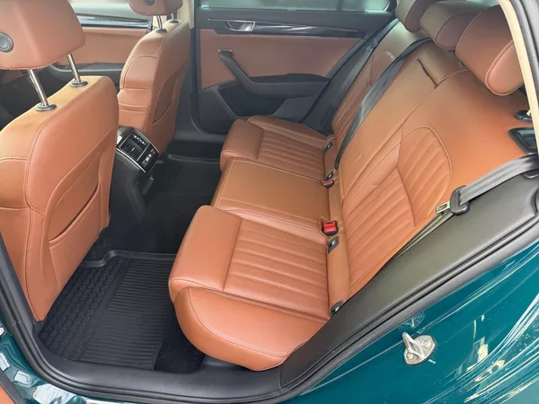 Škoda Superb L&K 2.0TDI 110kW DSG DPH CZ - foto 8