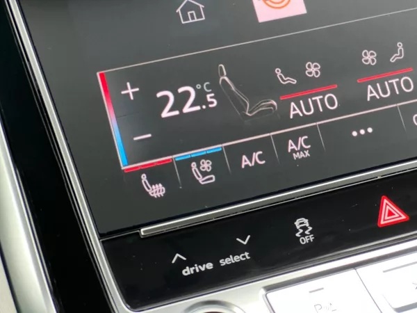 Audi Q8 S-LINE 50TDI WEBASTO HUP DPH - foto 30