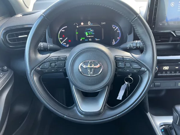 Toyota Yaris Cross HYBRID 1.5 85kW e-CVT C/T CZ - foto 12