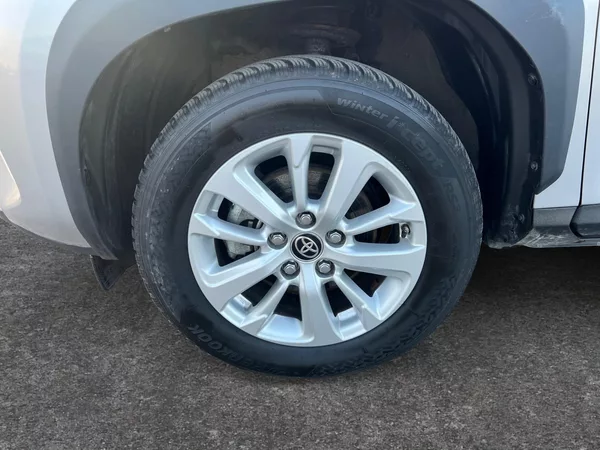 Toyota Yaris Cross HYBRID 1.5 85kW e-CVT C/T CZ - foto 14