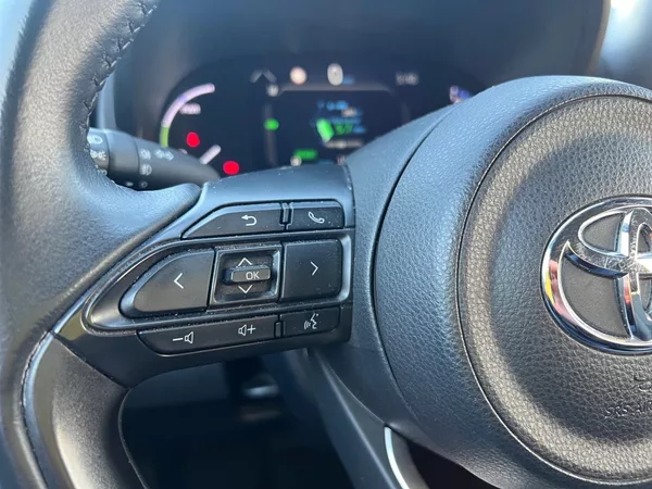 Toyota Yaris Cross HYBRID 1.5 85kW e-CVT C/T CZ - foto 19