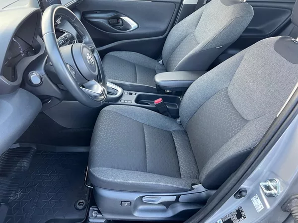 Toyota Yaris Cross HYBRID 1.5 85kW e-CVT C/T CZ - foto 9