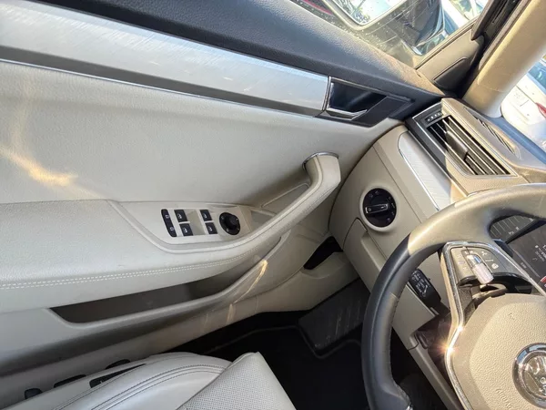 Škoda Superb L&K 2.0TDI 147kW DSG DPH CZ - foto 11