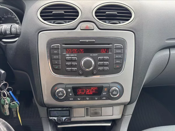 Ford Focus 1,6 TDCi 66kW - foto 18