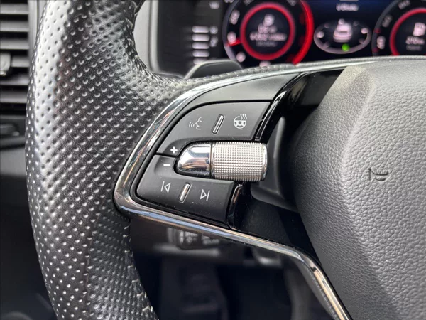 Škoda Karoq 2,0 TDI Sportline DSG ČR - foto 24