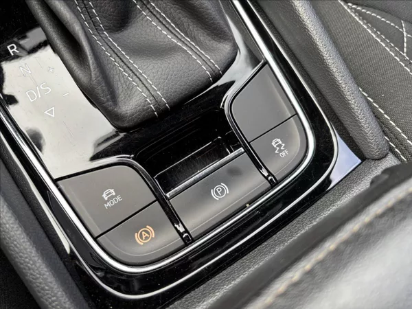 Škoda Karoq 2,0 TDI Sportline DSG ČR - foto 33