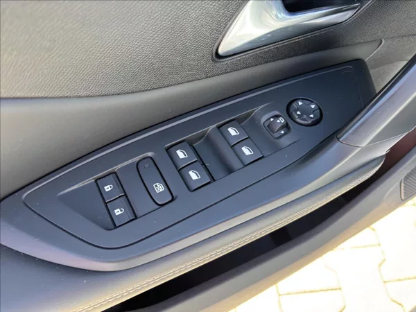 Peugeot 308 1,5 HDi 96kW Allure AUT DPH - foto 25