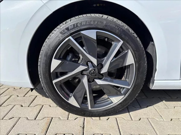 Peugeot 308 1,5 HDi 96kW Allure AUT DPH - foto 9