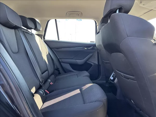 Škoda Octavia 1,5 TSI 110kW Ambition Combi - foto 16