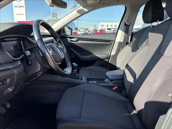 Škoda Octavia 1,5 TSI 110kW Ambition Combi - foto 22