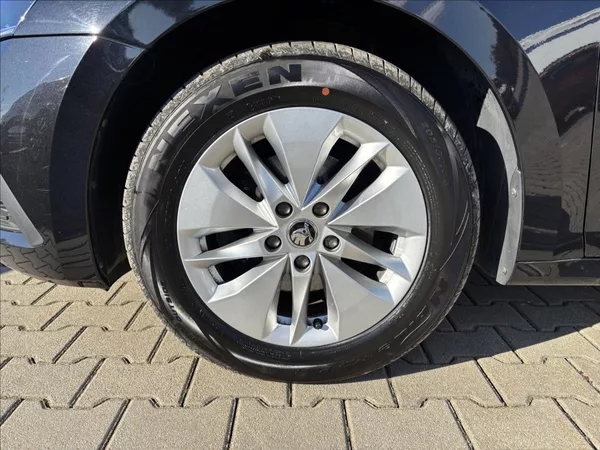 Škoda Octavia 1,5 TSI 110kW Ambition Combi - foto 9