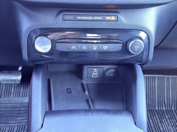 Ford Kuga 1,5 EcoBoost 137 kW ST-Line - foto 28